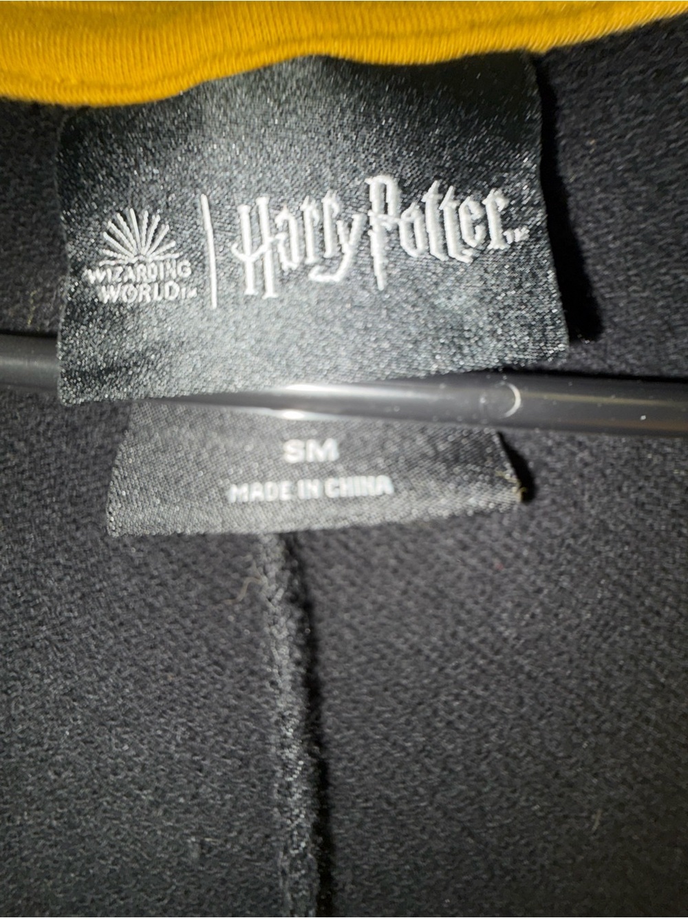 Harry Potter Hufflepuff Robe - Picture 5 of 9